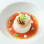 帆立貝風味のブランマンジェ　ガスパチョ仕立て