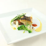 天然すずきのポワレ　修道士が作ったとされるリキュール　ペルノー酒ソース