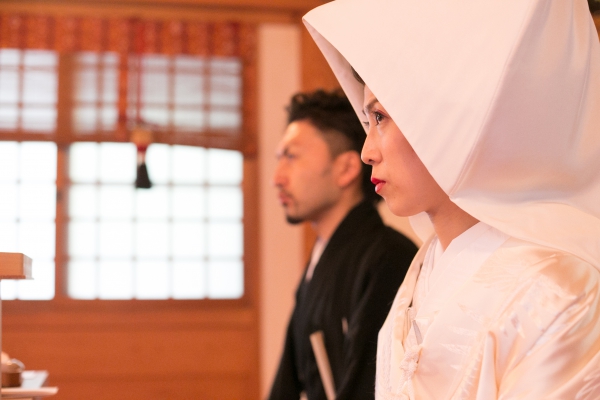 家族に見守られ花嫁になる