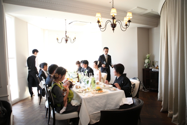 家族だけで結婚式