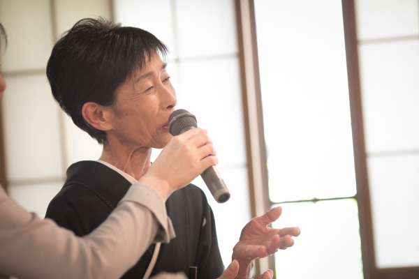 親族と親しい人を招いた祝言