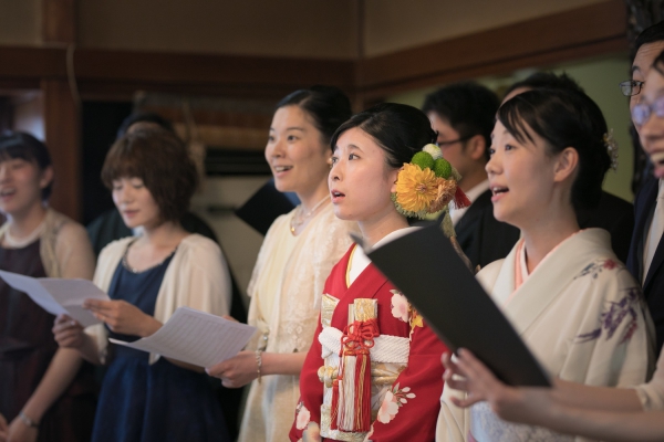 親族と親しい人を招いた祝言