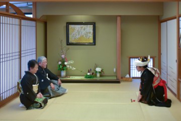 家族集合！温泉旅館で祝言