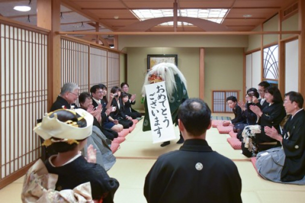 家族集合！温泉旅館で祝言